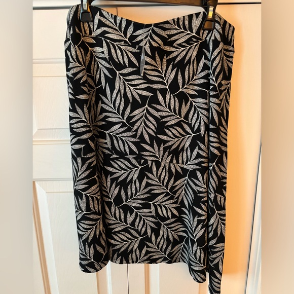 J. Jill Dresses & Skirts - J. Jill Black and White Leaf Asymmetrical Skirt